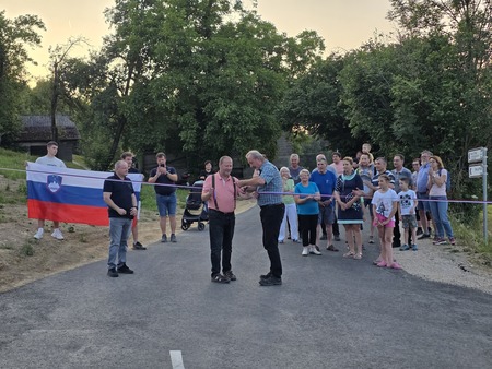 ŽUPAN ODPRL NOVO ASFALTIRANO CESTO IN KRIŽIŠČE SELIŠE NA GORI PRI...