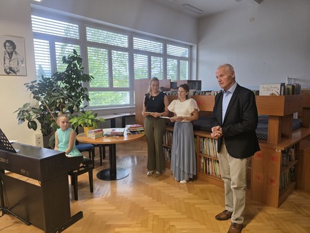PODŽUPAN SPREJEL NAJBOLJŠE UČENCE IN JIM PODELIL KNJIGE